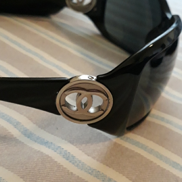 Chanel sunglasses - Picture 3 of 8